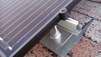 Panel on rail attached to flashfoot