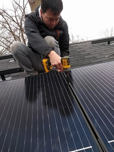 Mounting the solar panels
